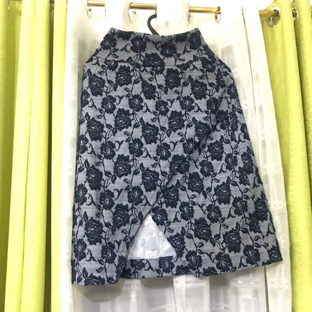 Dark blue skirt (floral design) (Category: Skirts) located in Quezon City. Submitted by muraditoshop (Listing ID 165255041, Image 1). Description: Fits medium to large.
