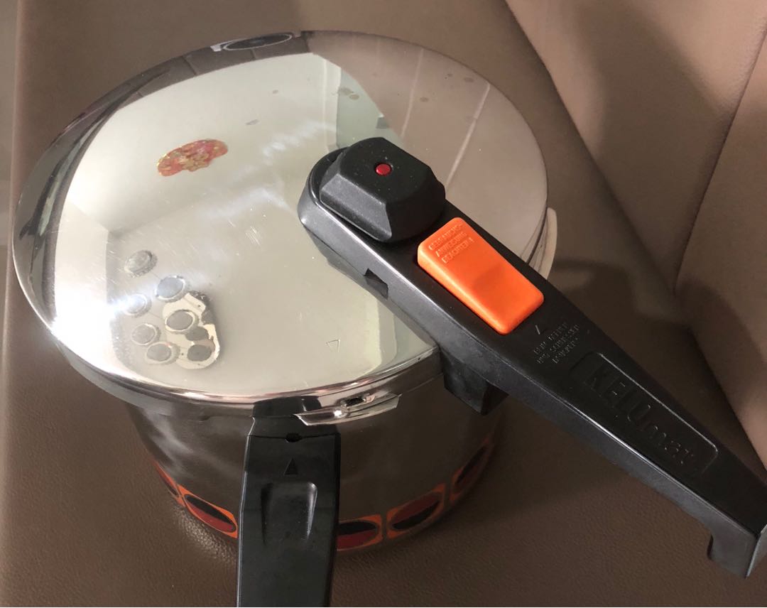 KELOmat 6L Pressure Cooker, TV & Home Appliances, Kitchen Appliances