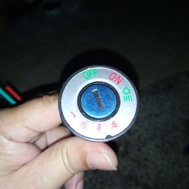 Key Switch (Category: E-Scooters & E-Bikes) located in Singapore. Submitted by ronntan (Listing ID 170470408, Image 3). Description: Key switch for escooters or ebike. Switch with or without headlights can use. Collect at Geylang EAST Ave 1.