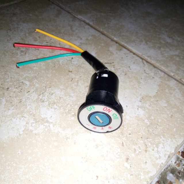 Key Switch (Category: E-Scooters & E-Bikes) located in Singapore. Submitted by ronntan (Listing ID 170470408, Image 2). Description: Key switch for escooters or ebike. Switch with or without headlights can use. Collect at Geylang EAST Ave 1.