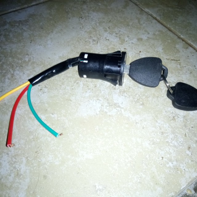 Key Switch (Category: E-Scooters & E-Bikes) located in Singapore. Submitted by ronntan (Listing ID 170470408, Image 4). Description: Key switch for escooters or ebike. Switch with or without headlights can use. Collect at Geylang EAST Ave 1.