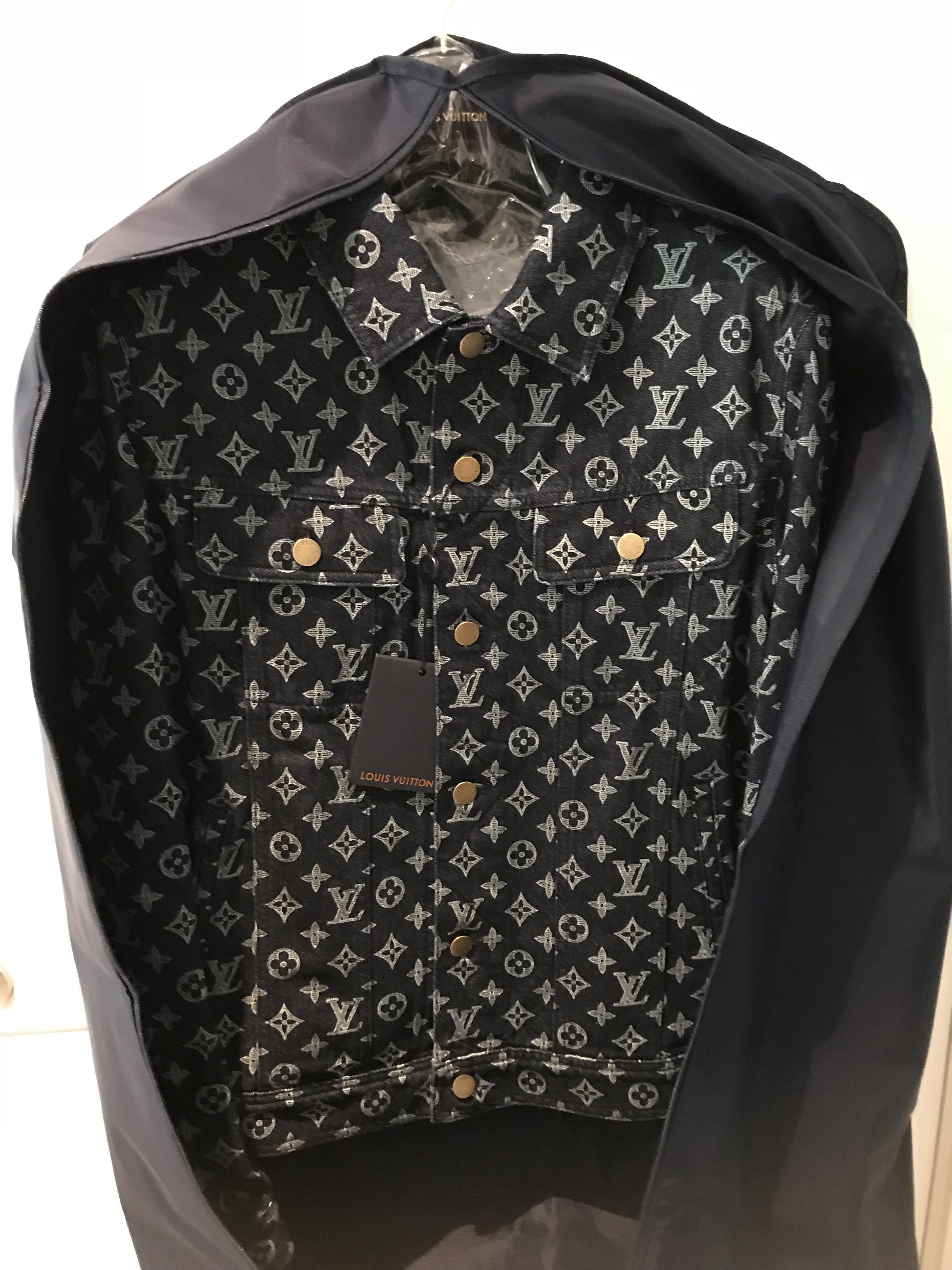 Louis Vuitton Monogram Denim Jacket ราคา | Supreme and Everybody
