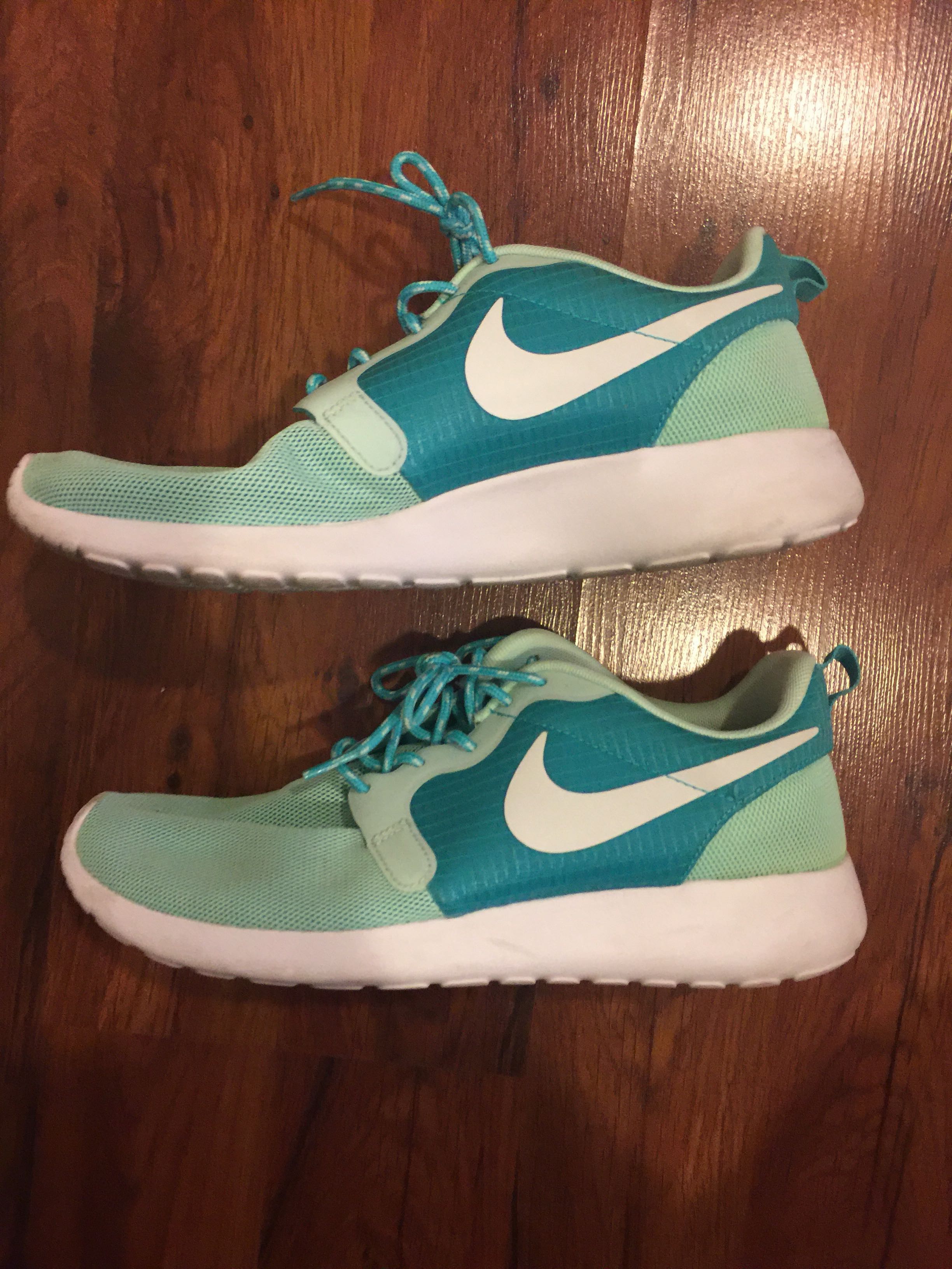 nike roshe mint green