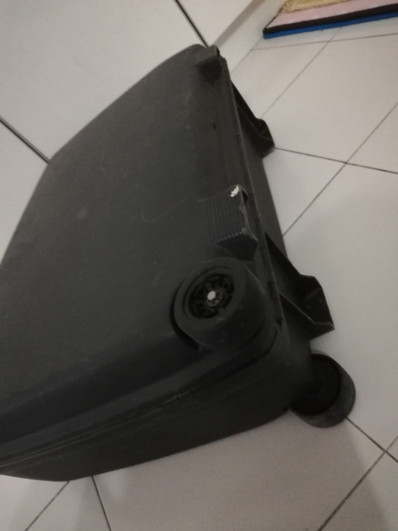 samsonite luggage, Everything Else, Others on Carousell