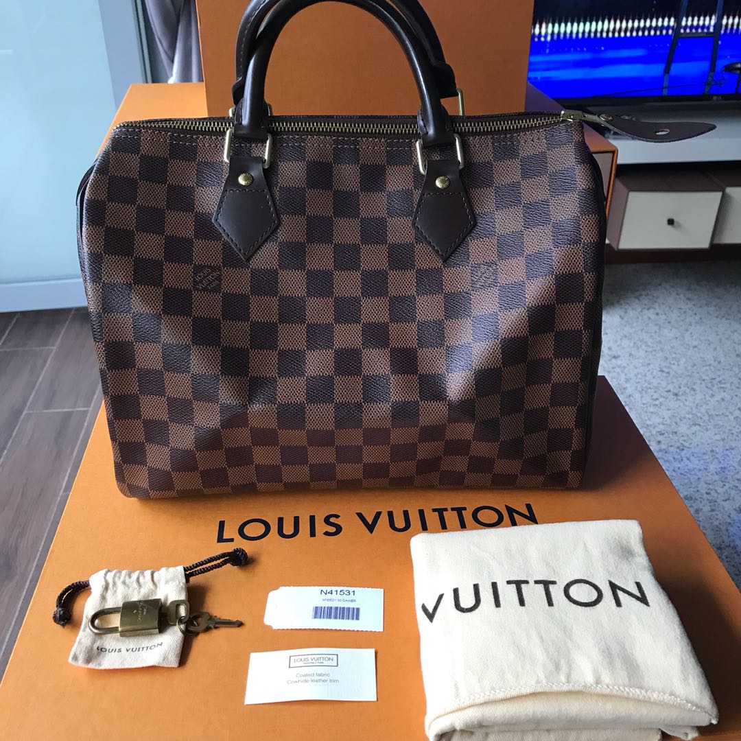 Preloved authentic Louis vuitton Lv speedy bandouliere 30 damier ebene with  strap, Luxury, Bags & Wallets on Carousell