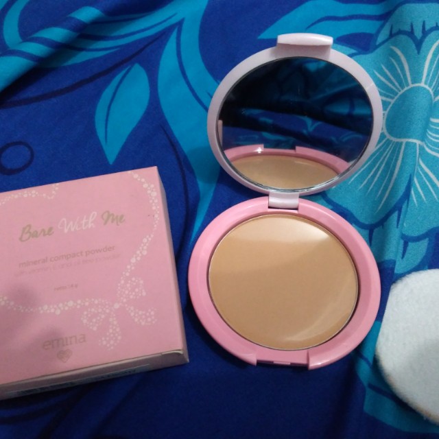 Bedak Compact Emina Warna Ebony Kesehatan Kecantikan Rias Wajah Di Carousell