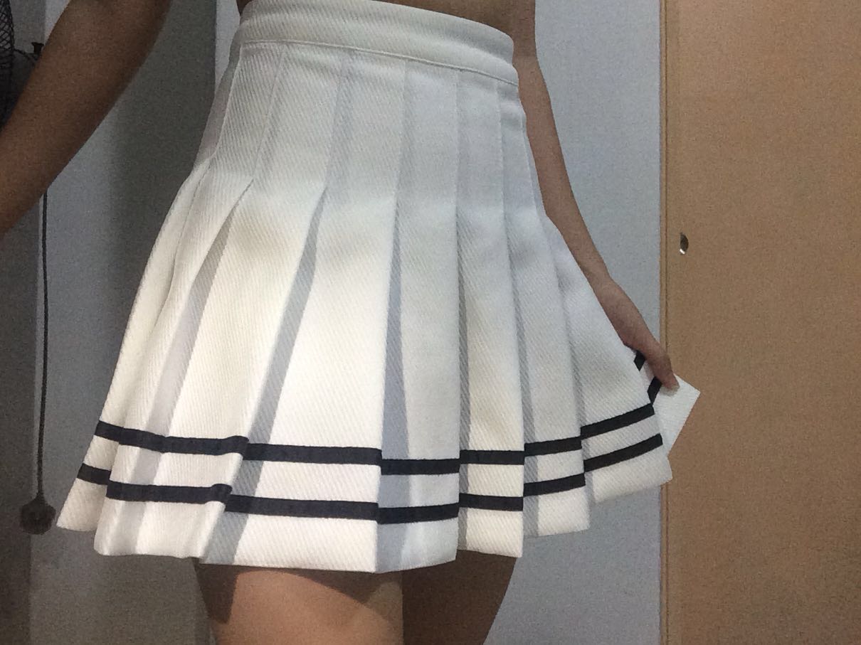 H&m white deals tennis skirt