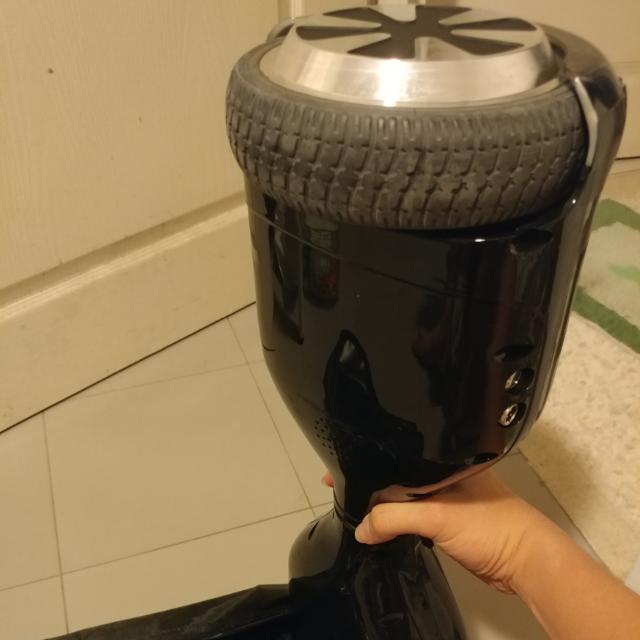Hoverboard (Category: Other PMDs & Parts) located in Singapore. Submitted by lawwll (Listing ID 170722251, Image 2). Description: Condition is still good - Battery needs to be replaced, no longer working. Some scratches on the top side of the board, i have covered it with blacktape, to also protect the board from further scratches. letting go cheap! well underused now after i've learn how to use it lol come nego .