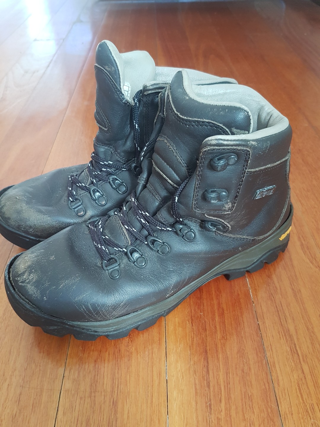 kathmandu hiking boots