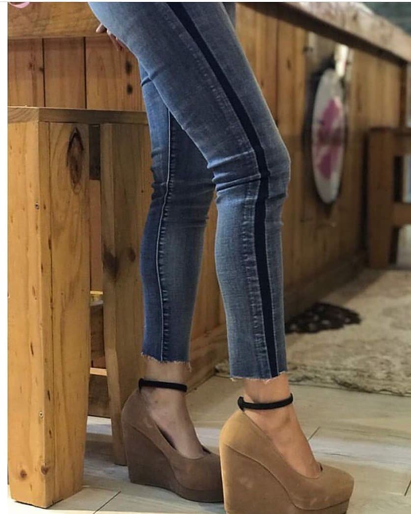 Striped line jeans discount