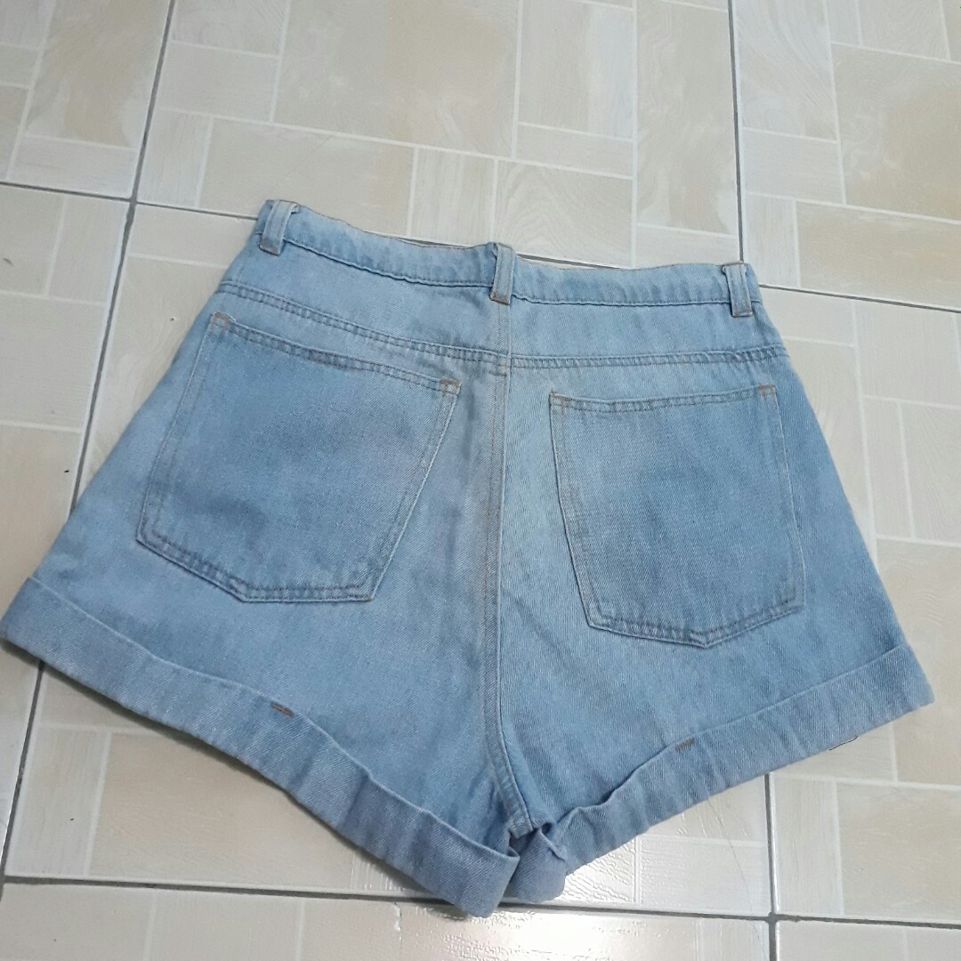 American apparel denim shorts (Category: Shorts) located in Cavite. Submitted by raspberrygurl (Listing ID 170904036, Image 3). Description: Size 28.