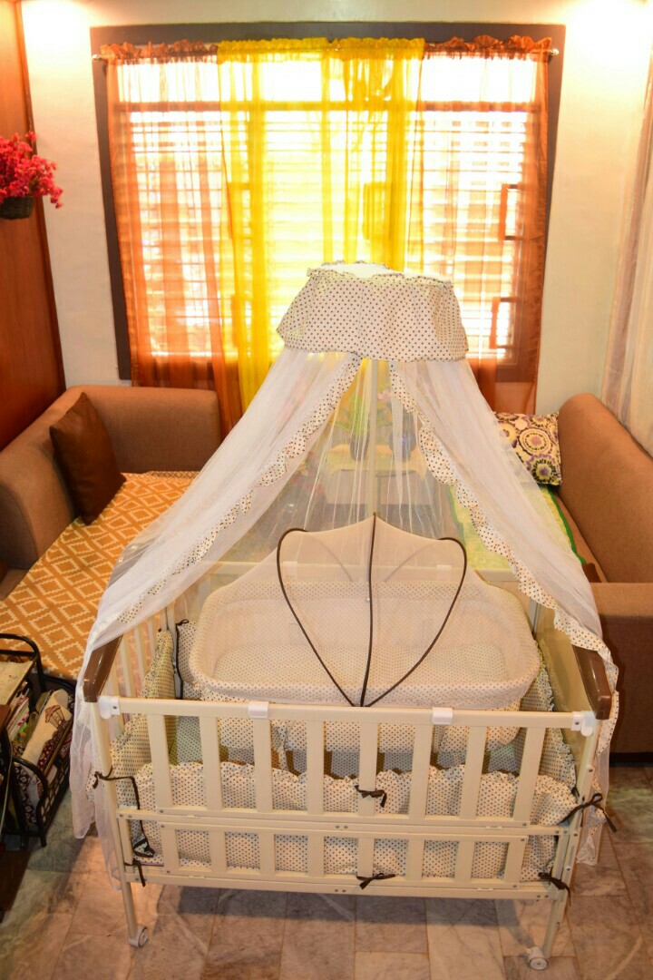 Apruva metal 2025 crib with bassinet