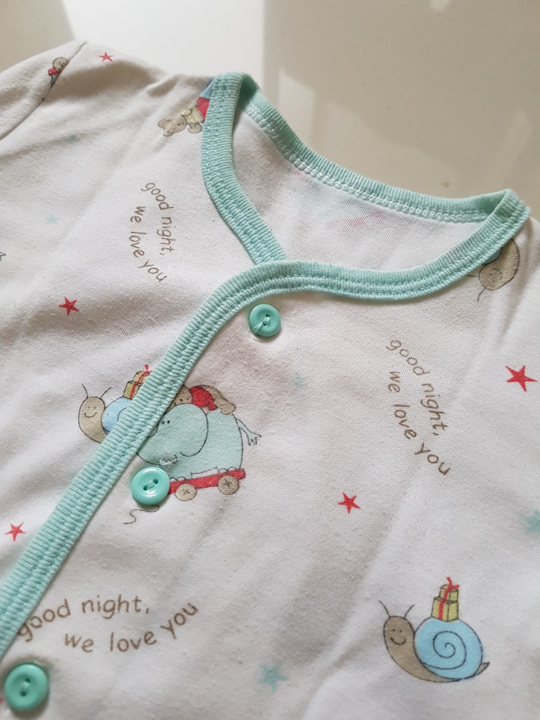 Baju Atasan Bayi Putih Lis Hijau Gambar Binatang Sz 6 18 Bln