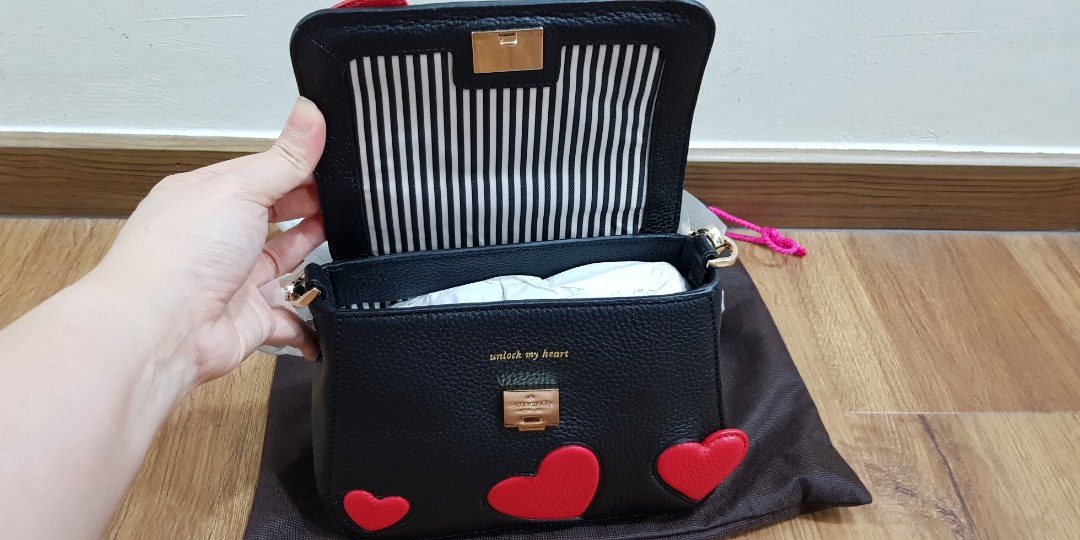 BNWT Kate Spade Alexa bag multi hearts, Women's Fashion, Bags & Wallets,  Cross-body Bags on Carousell