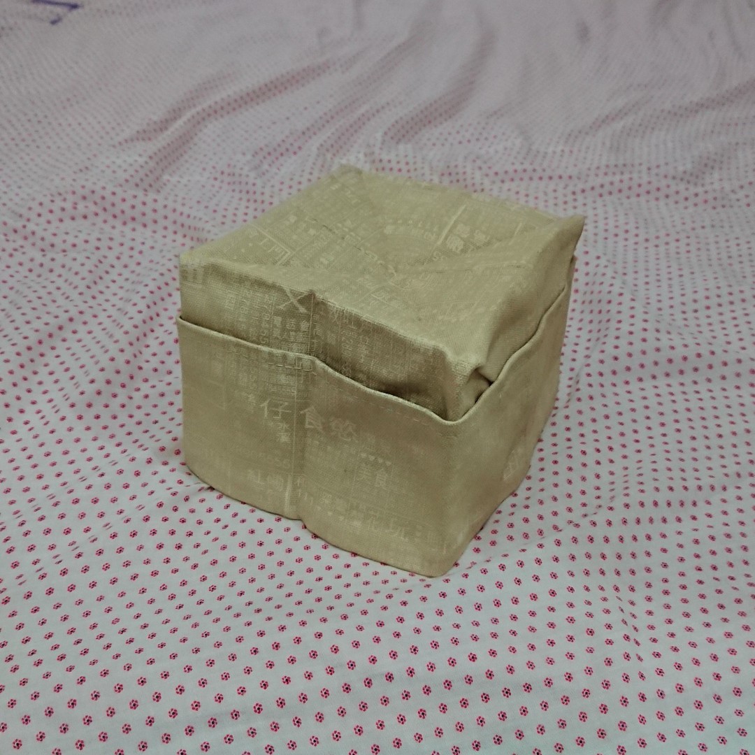 'Newspaper' print beige printer's hat, 女裝, 手錶及配件, 帽 Carousell