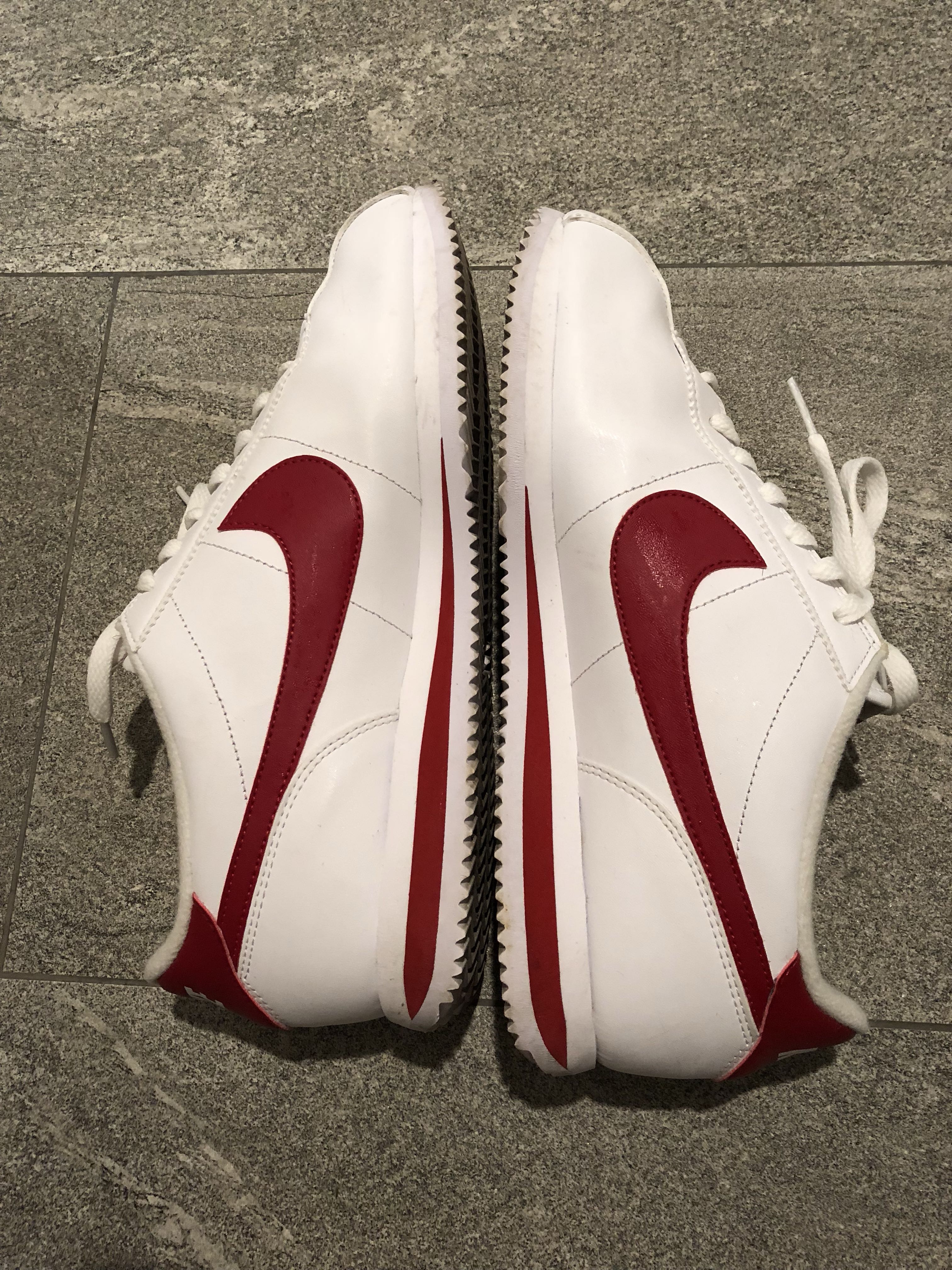 nike white shoes red swoosh