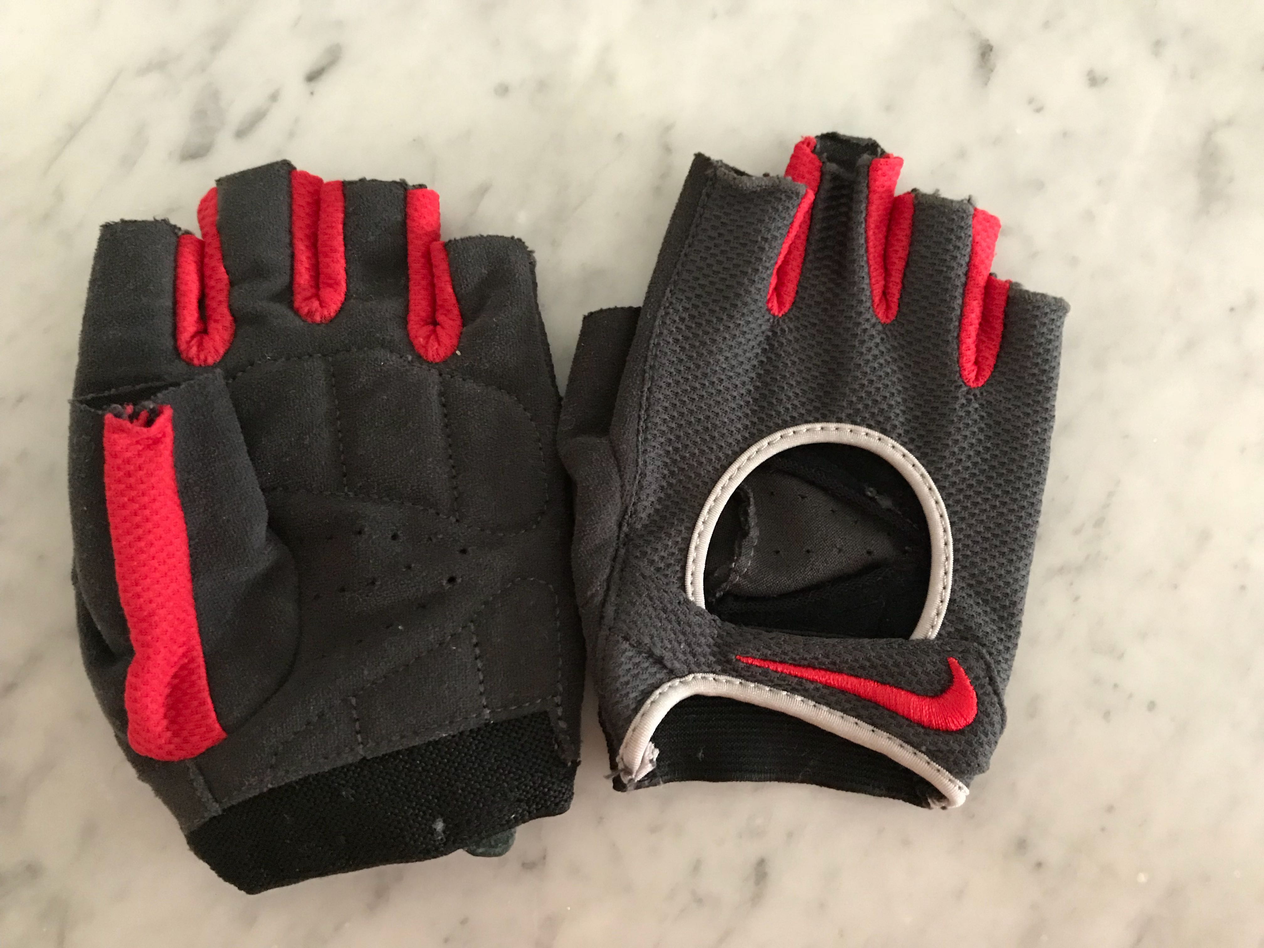 nike ladies gloves