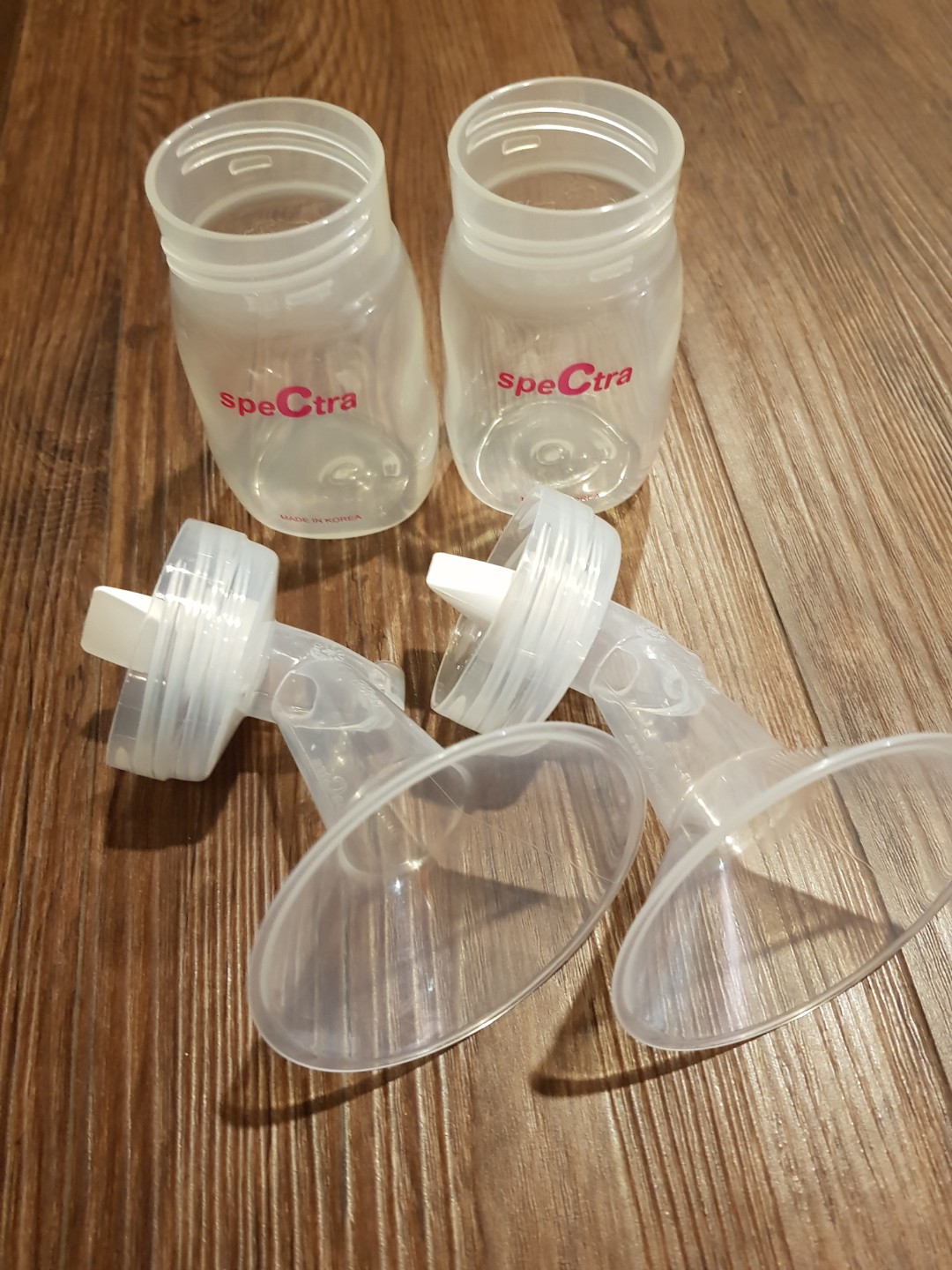 Spectra 28mm (Category: Breastfeeding & Bottle Feeding) located in Singapore. Submitted by fernandez15 (Listing ID 170934310, Image 2). Description: Only used for 2 times. Not the right size for me. Comes with 2 flanges+2 bottles. Sterilized. Good for those who wants to experiment on the correct size. Used this for my spectra 9+..