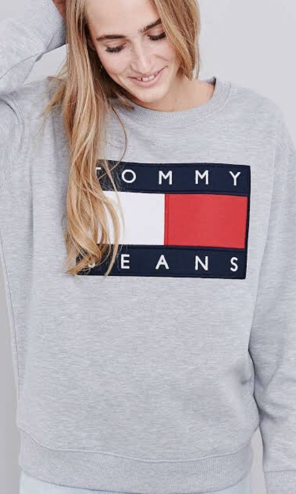 white tommy jeans jumper