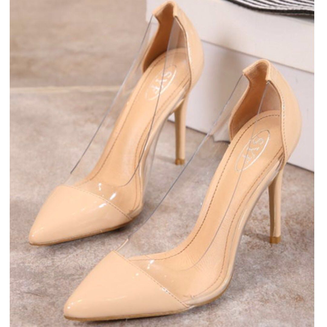 Transparent pointed cleavage high heels 