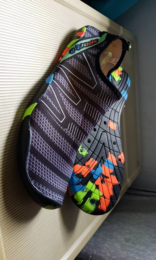 shoes to wear in the sea