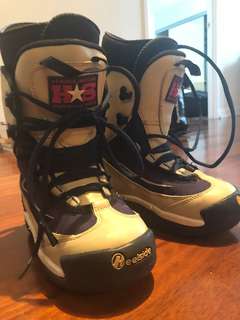 Snowboarding boots