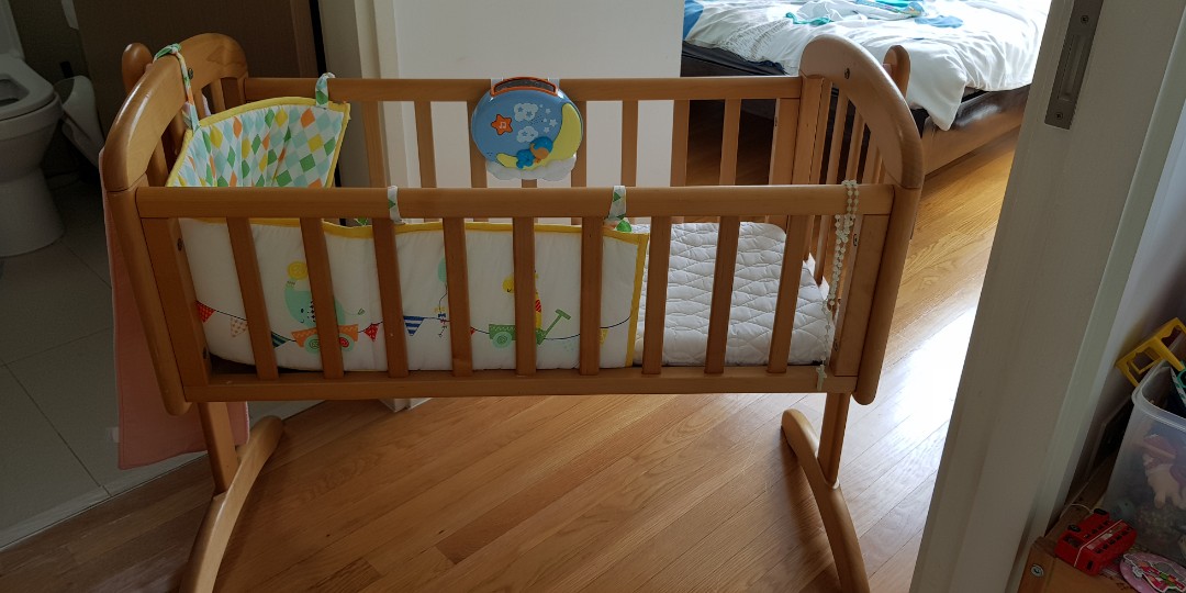 Anna swinging deals crib