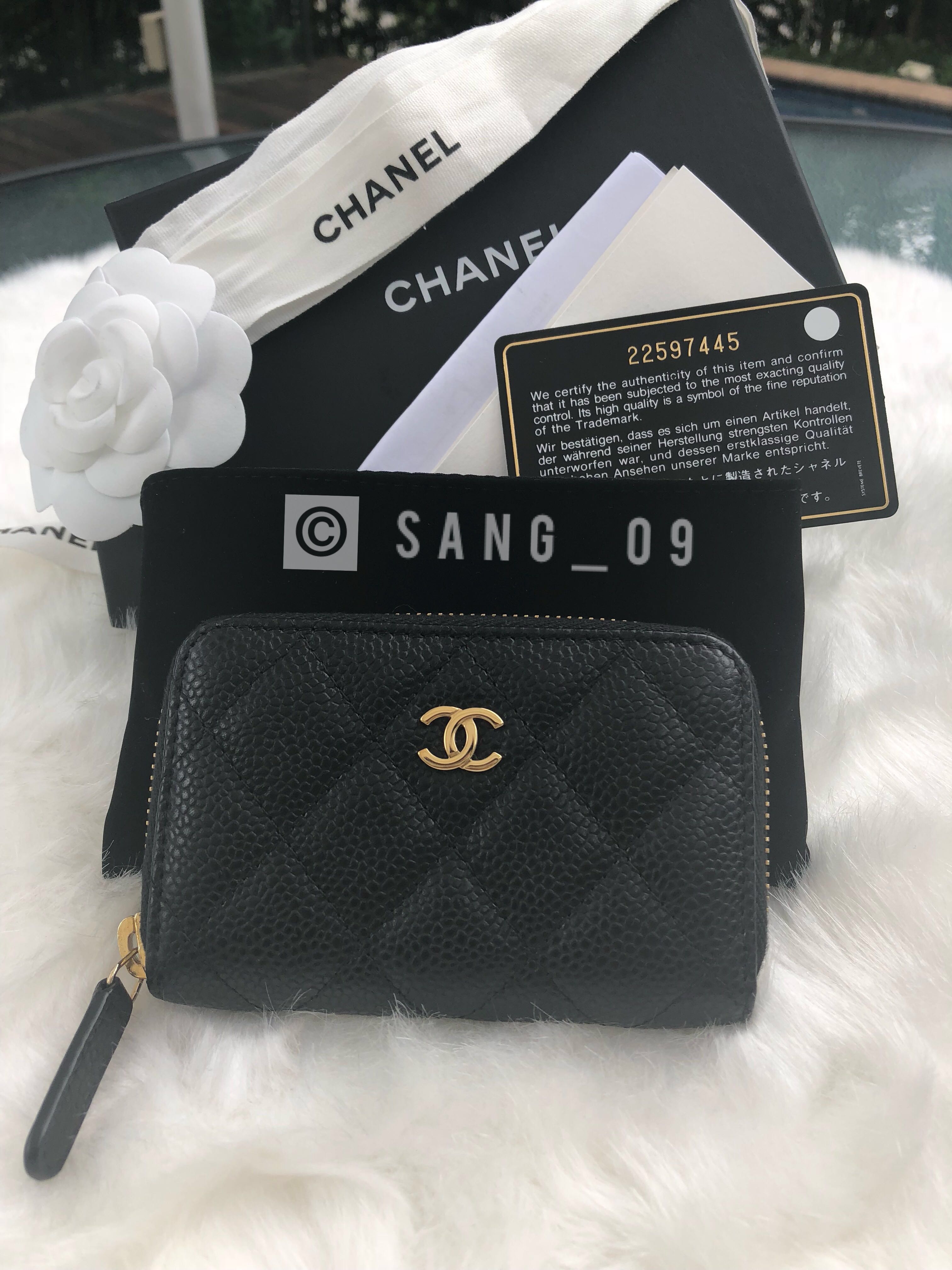 AUTHENTIC CHANEL Caviar Quilted Zip Coin Purse Black Luxury Bags