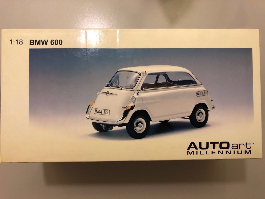 Autoart BMW Isetta 600 1 18 cream