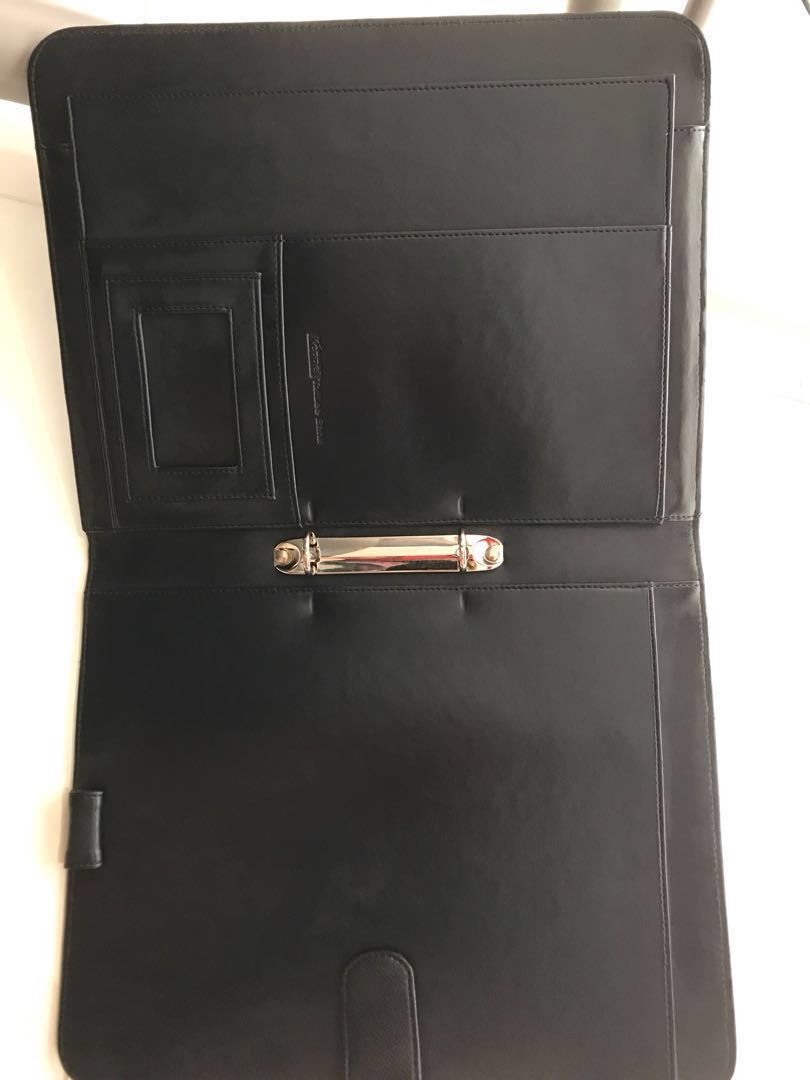 Document Holder (Category: Wallets & Card Holders) located in Singapore. Submitted by yefaye53 (Listing ID 167700435, Image 2). Description: Document Holder 33cm x 25cm brand new .