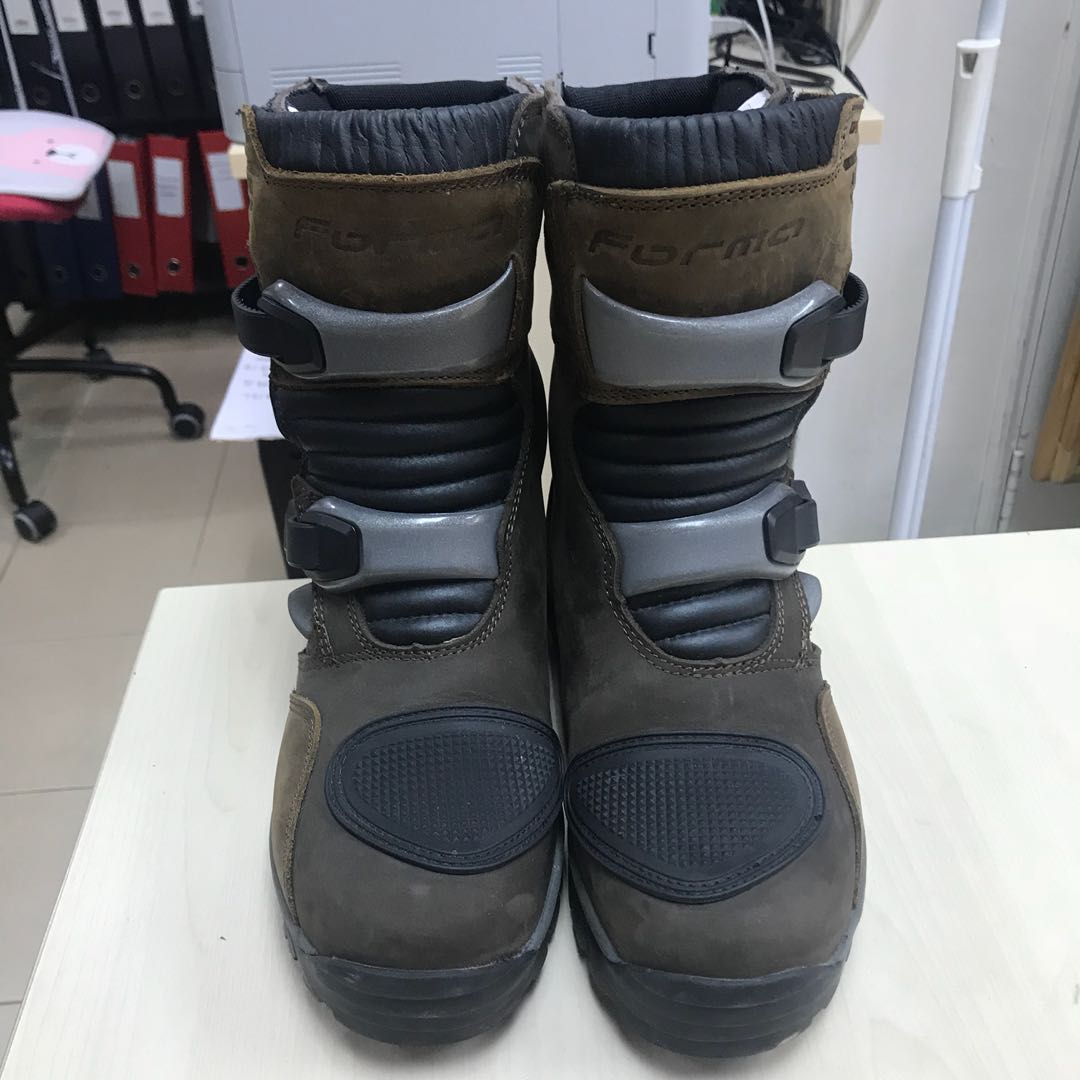 Forma store short boots