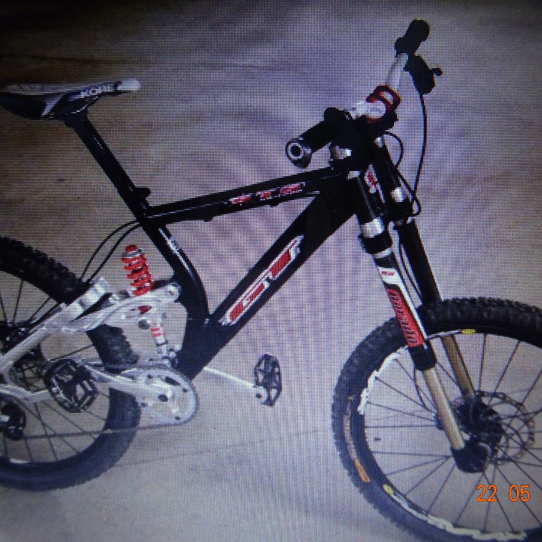 Gt Lobo 1000 Dh Mtb Frame Bicycles Pmds Bicycles Mountain Bikes On Carousell