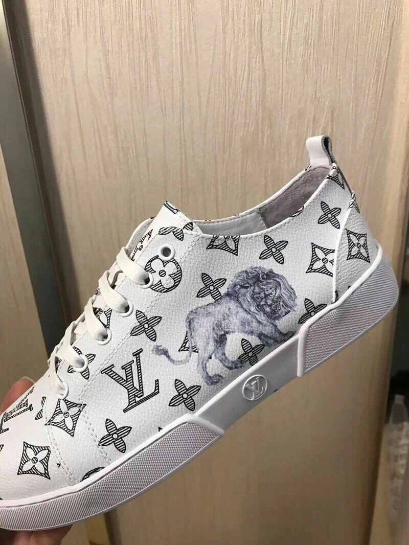 LOUIS VUITTON casual men shoes, Men's Fashion, Footwear, Casual shoes