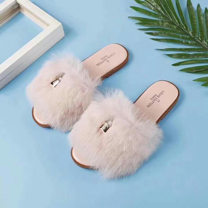 Louis Vuitton Fur Slippers (Category: Luxury Apparel) located in Manila. Submitted by mylittlewardrobe88 (Listing ID 171004320, Image 2). Description: .