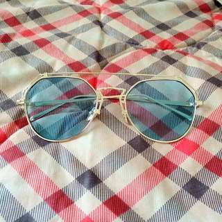 Blue Eyeglasses (kacamata)