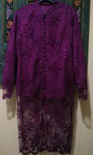 Kebaya panjang magenta