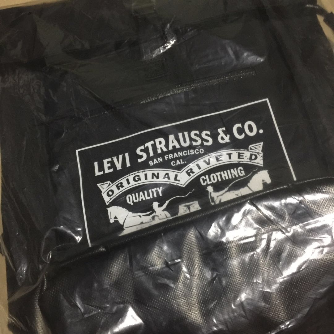 711-Levi's top roll Backpack Black, Men's Fashion, Bags, Backpacks on  Carousell
