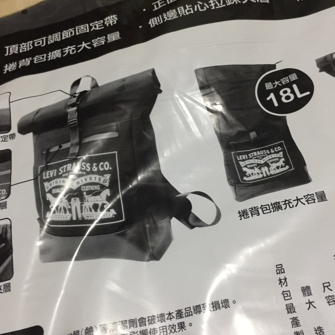 711Levi's top roll Backpack Black, Men's Fashion, Bags, Backpacks on Carousell