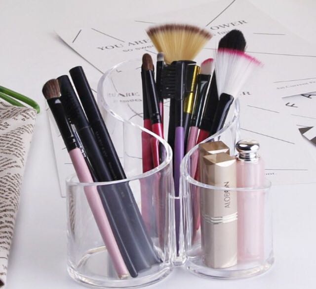 Acrylic Organizer (Category: Makeup) located in Manila. Submitted by trendsetterclub_ph (Listing ID 171119339, Image 1). Description: Double S Acrylic Brush and Lipstick Organizer! .
