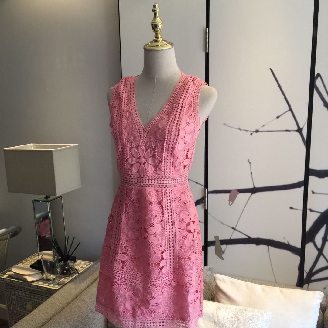 Alice and olivia zula lace deals dress