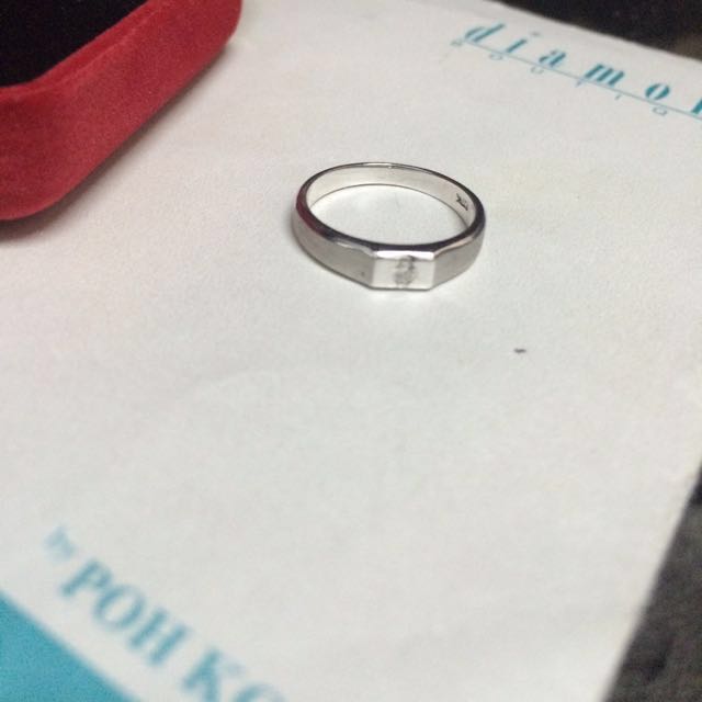 Diamond Ring (Category: Necklaces) located in Shah Alam. Submitted by xrizalx (Listing ID 51311191, Image 2). Description: Diamond Ring size 10..never been worn..just stay in the box n forgotten till recently..in very good condition..price neg.