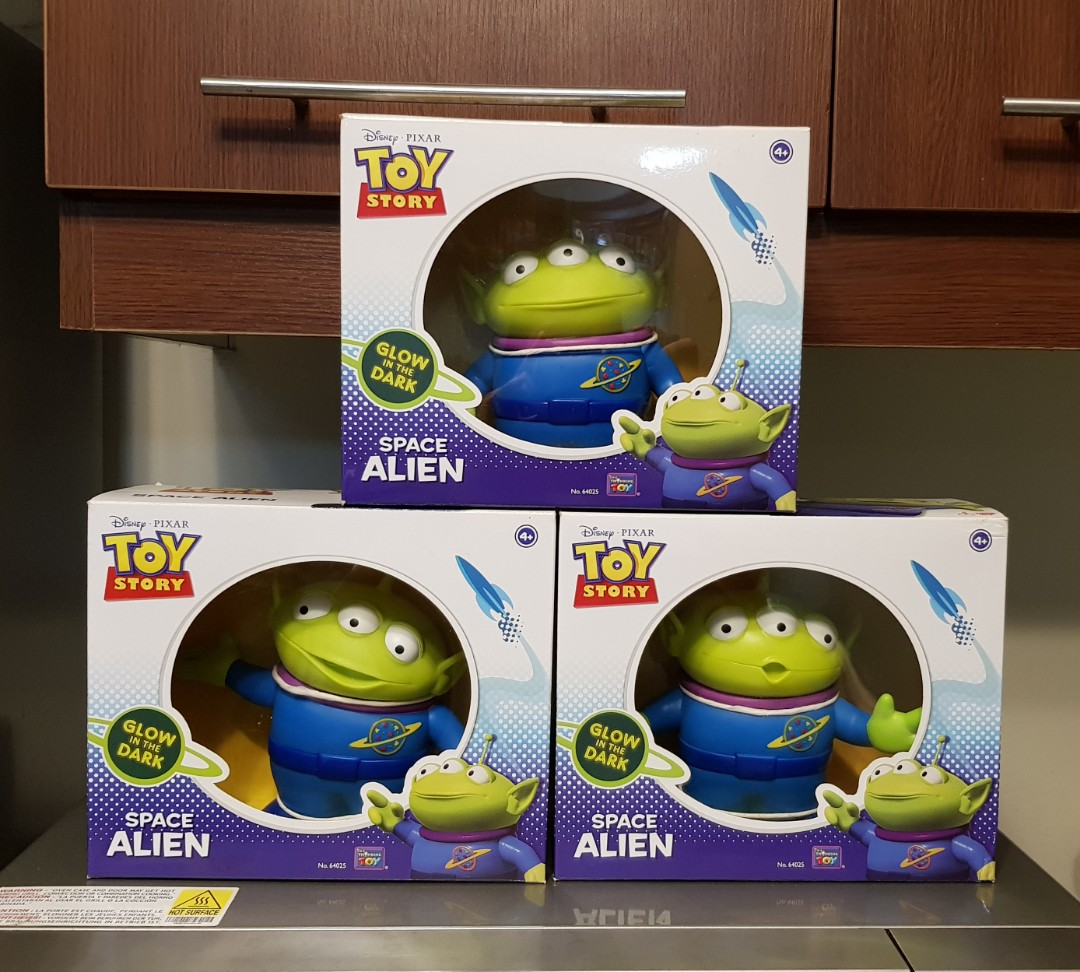Movie Size Toy Story Green Space Aliens By Thinkway Glow In The Dark Toys Games Toys On Carousell