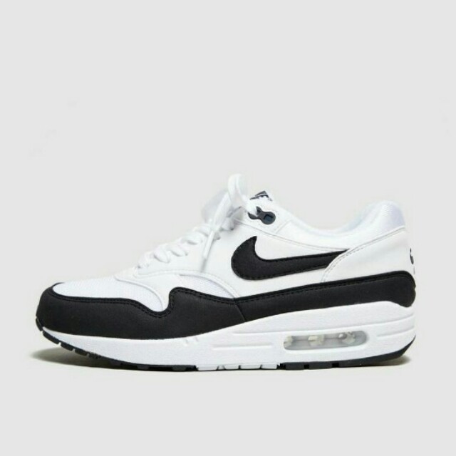 air max 1 essential black and white