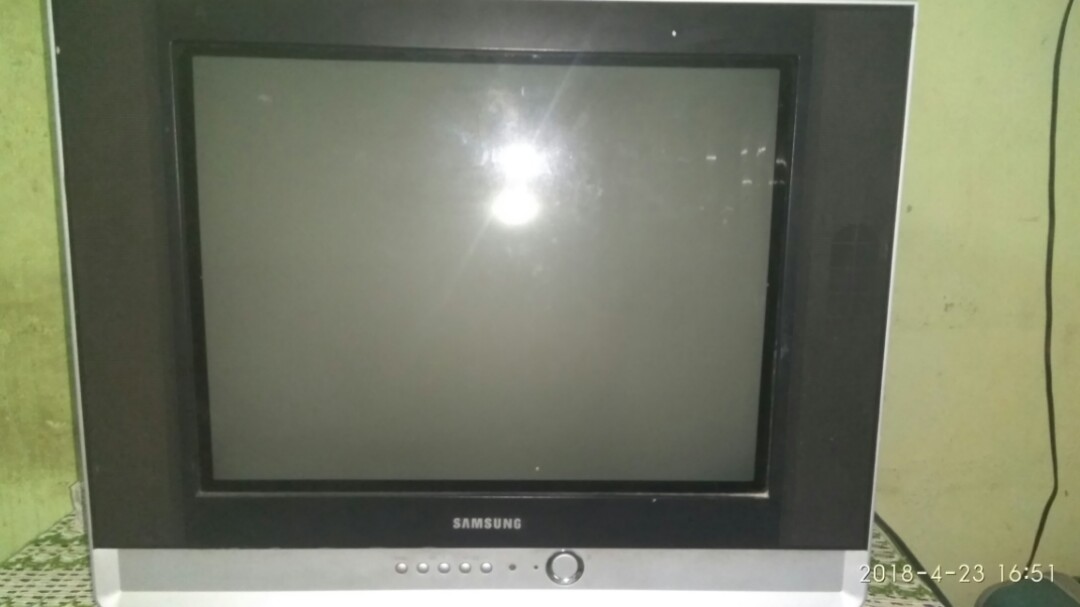 Samsung 21' box TV (super clear), TV & Home Appliances, TV