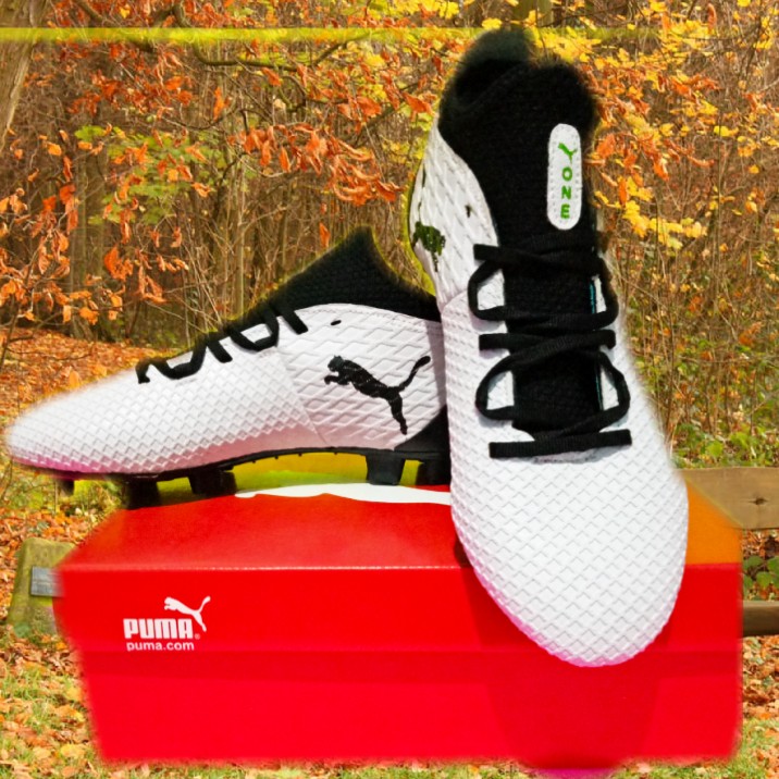Sepatu Bola Puma One Olah Raga Sepeda Di Carousell