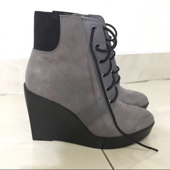 ZARA TRF Wedge Ankle Boots, Fesyen 