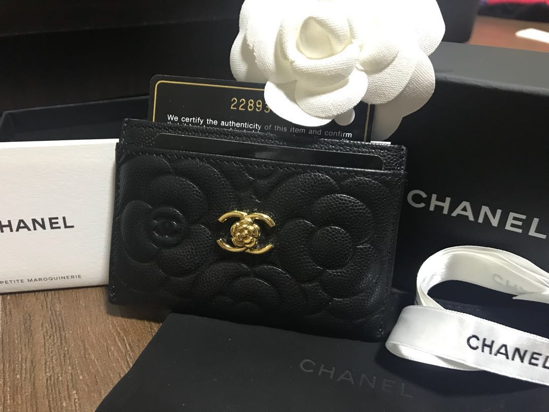 BNIB CHANEL CAMELLIA CARDHOLDER IN GHW