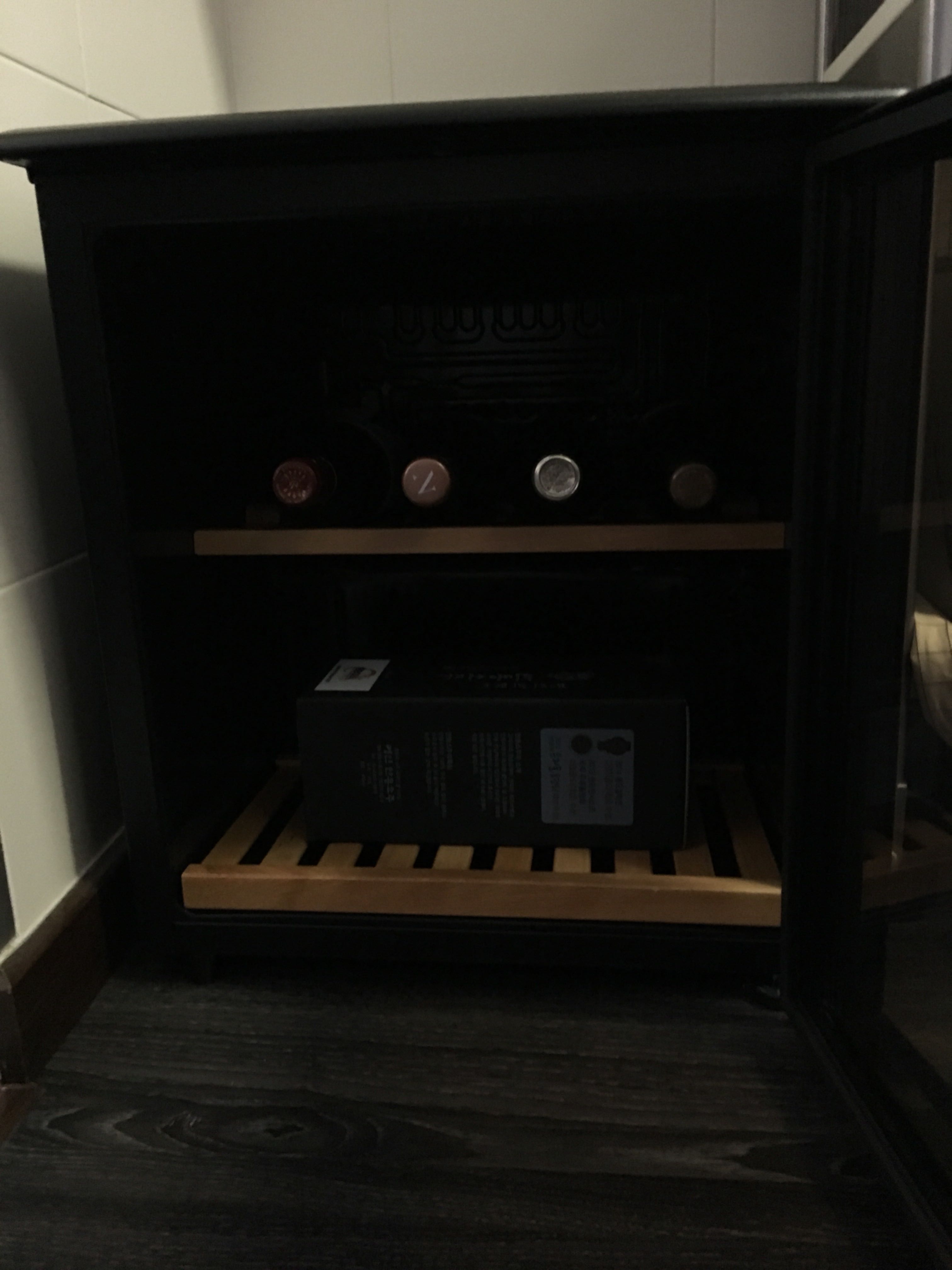 Kadeka wine chiller, TV & Home Appliances, Kitchen Appliances, Wine