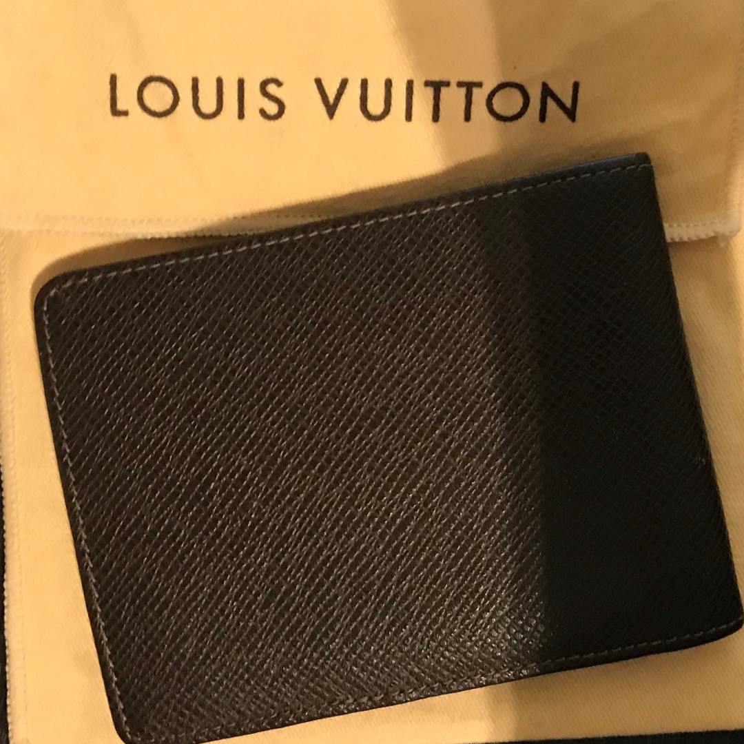 Louis Vuitton Brazza Wallet, Men's Fashion, Watches & Accessories, Wallets  & Card Holders on Carousell