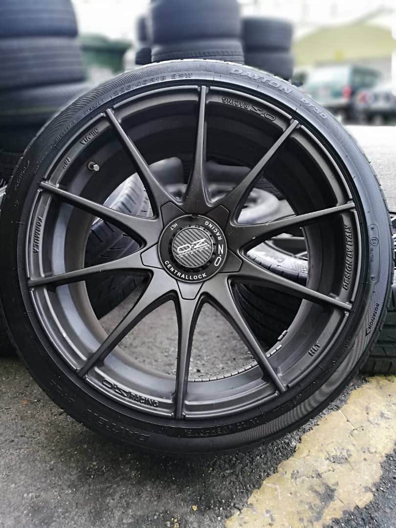 Oz racing formula HLT 18 inch sports rim volkswagen golf r tyre 70